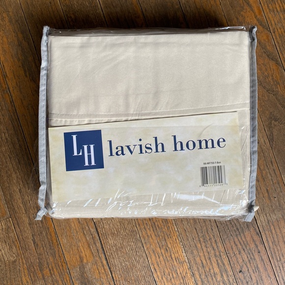 Bedsheets for twin size bed - Picture 2 of 2